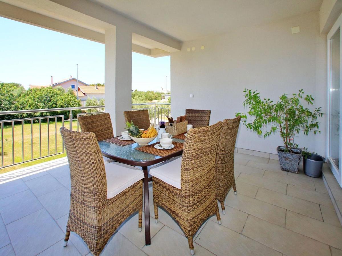 Sun-Kissed Apartment In Bibinje With Garden Bilik gambar