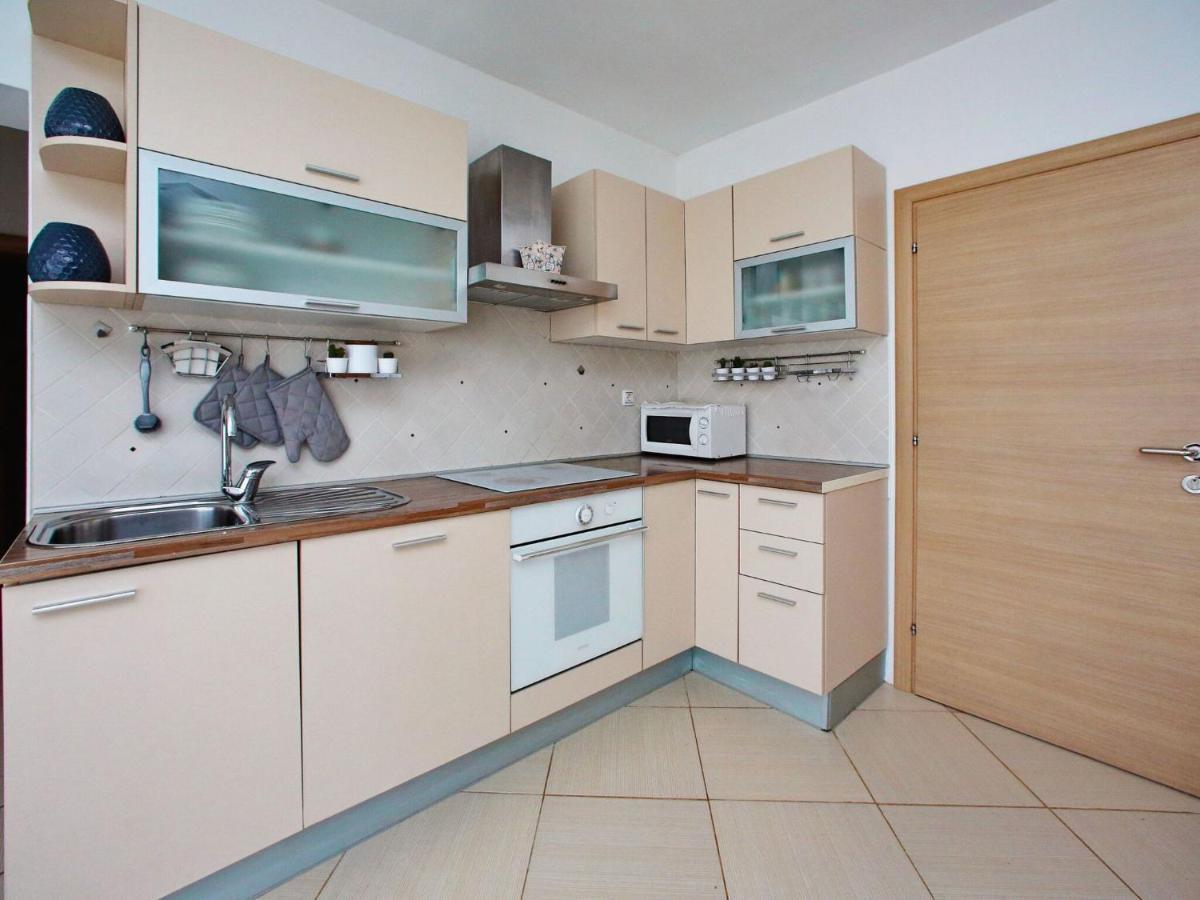 Sun-Kissed Apartment In Bibinje With Garden Bilik gambar