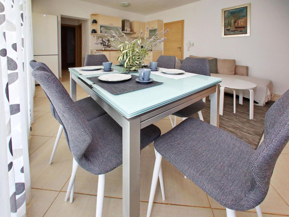 Sun-Kissed Apartment In Bibinje With Garden Bilik gambar