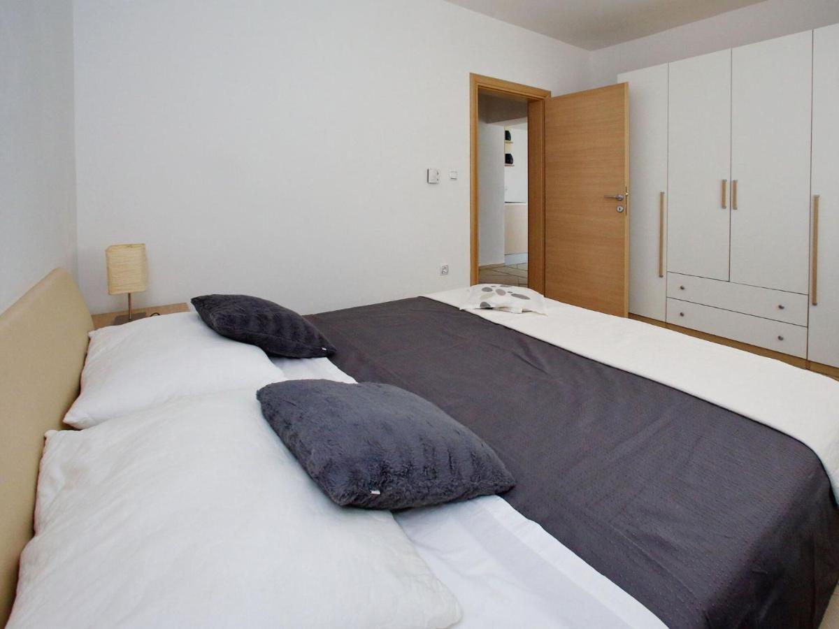 Sun-Kissed Apartment In Bibinje With Garden Bilik gambar