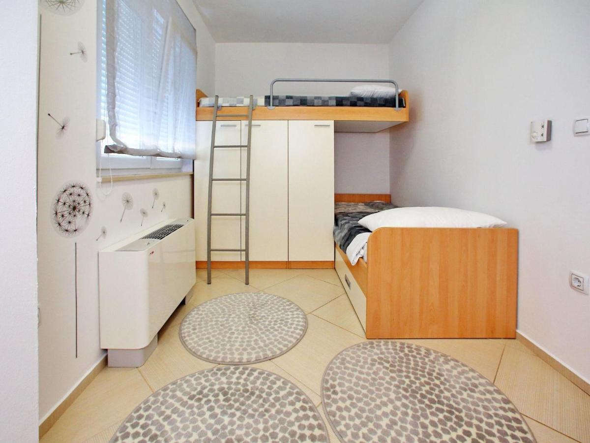 Sun-Kissed Apartment In Bibinje With Garden Bilik gambar